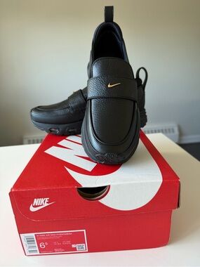 Woman’s Nike Air Max Phenomena Loafer Size 6.5